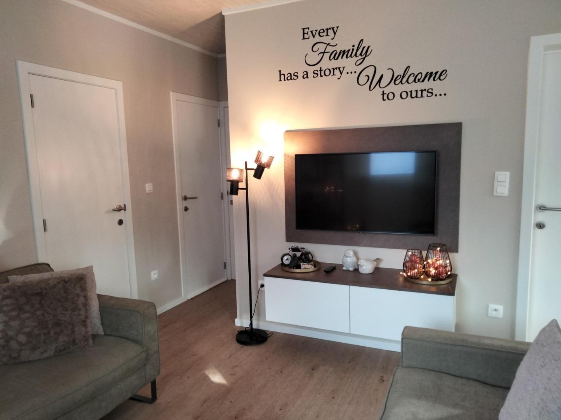 Theressa - Free Wifi En Netflix Zutendaal Bagian luar foto